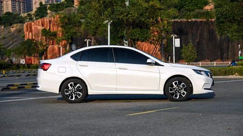 全系獨(dú)懸四輪碟剎，東南A5翼舞產(chǎn)品力解析，舞動(dòng)同級(jí)新標(biāo)桿？